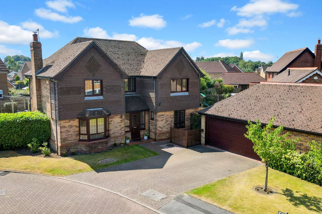 Property photo 1 of 28