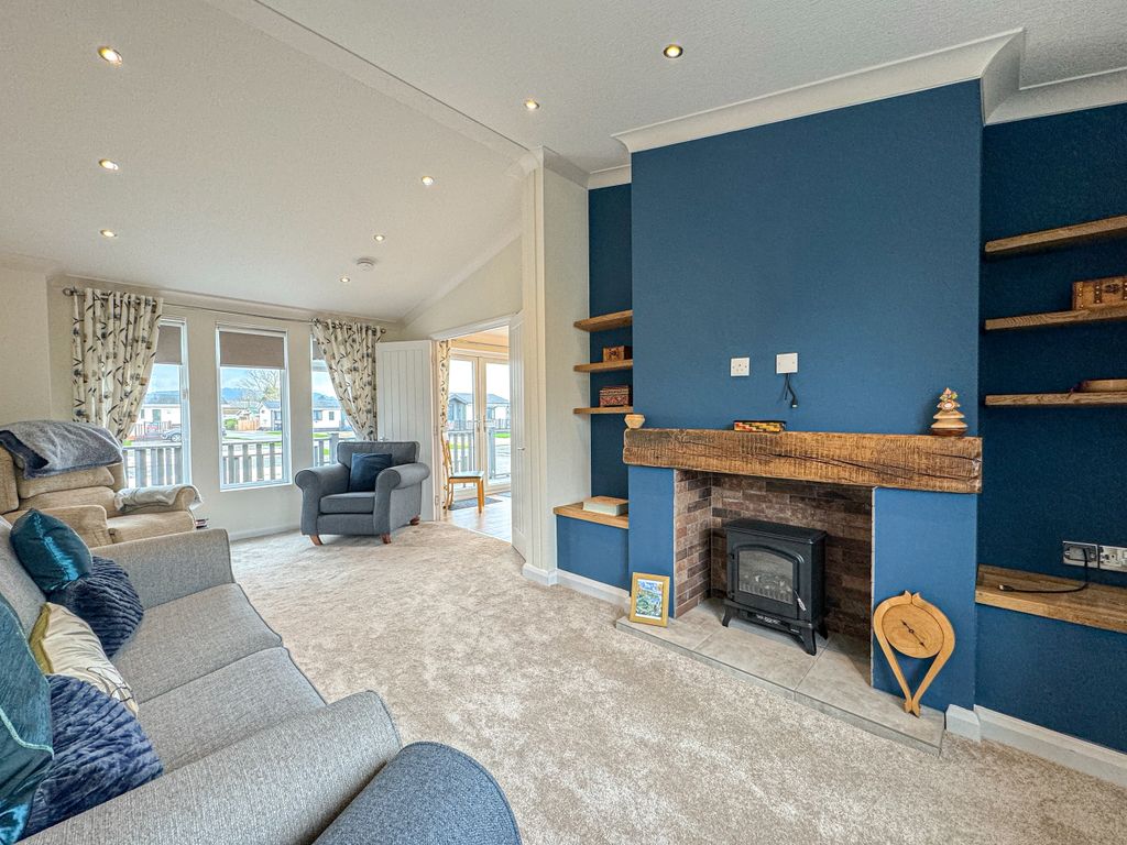 Property photo 2 of 10 15 Green Crize - Living Room (3)