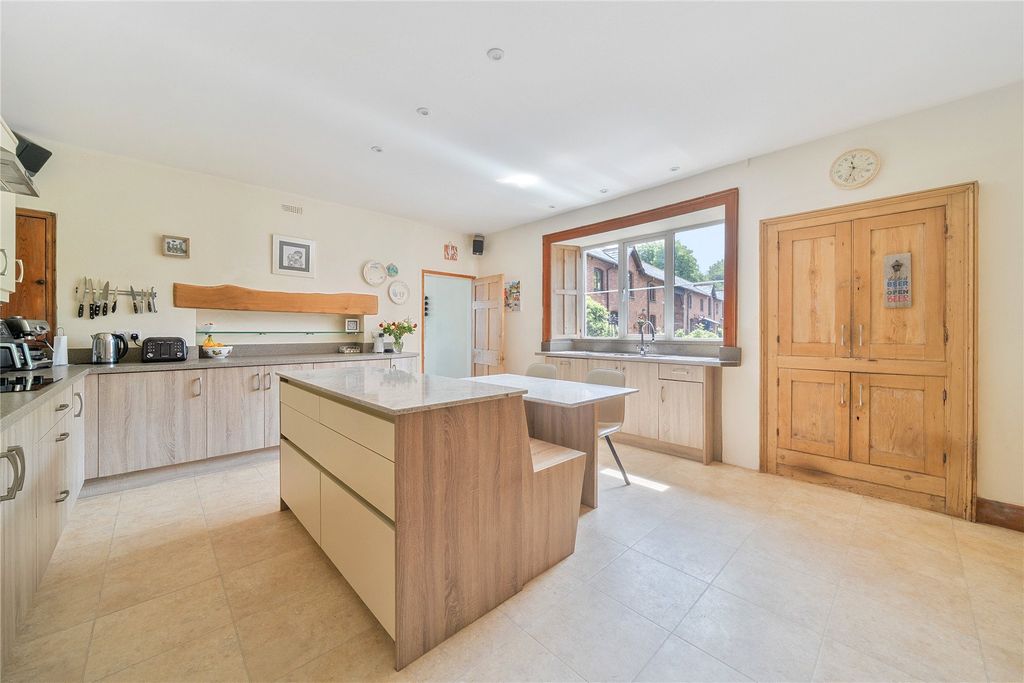 Property photo 3 of 17 Kitchen