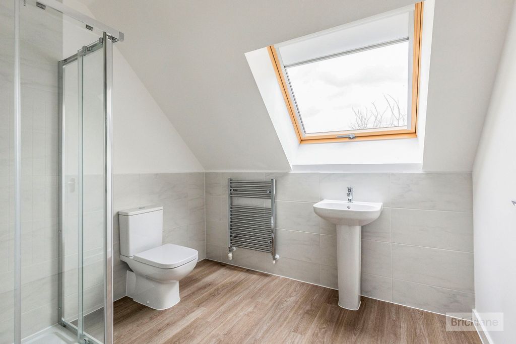 Property photo 3 of 14 En-Suite Bathroom