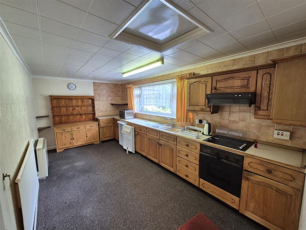 Property photo 3 of 13 Kitchen