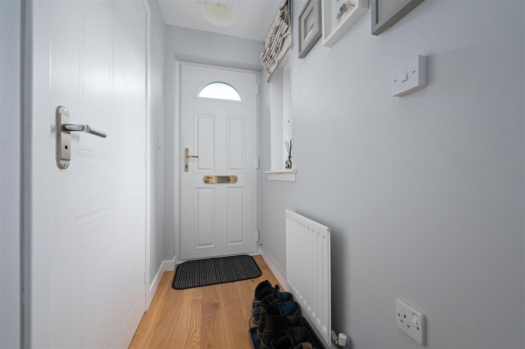 Property photo 2 of 26 16Dundonnellway003.Jpg