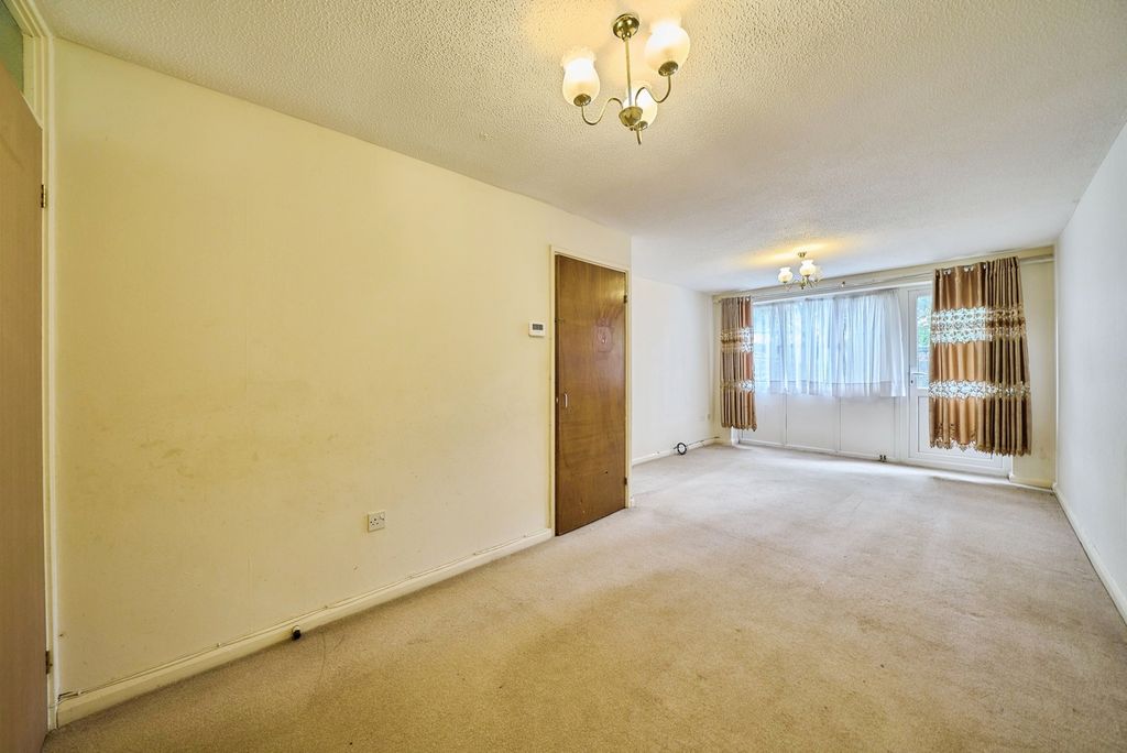 Property photo 3 of 19 Pbox-Img.Jpg