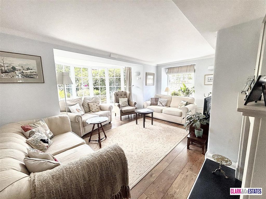 Property photo 2 of 20 Lounge