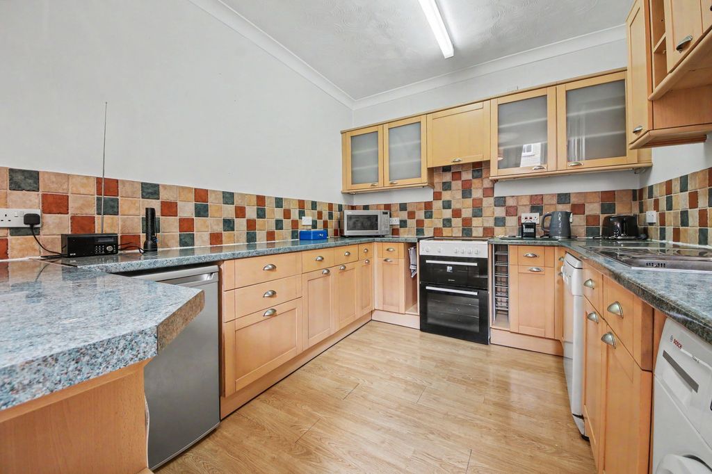 Property photo 3 of 14