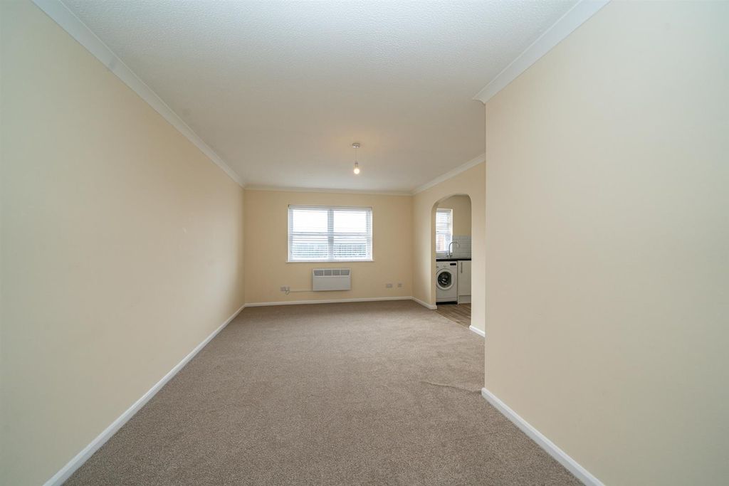 Property photo 2 of 8 Flat-14-Station-Approach-0788.Jpg