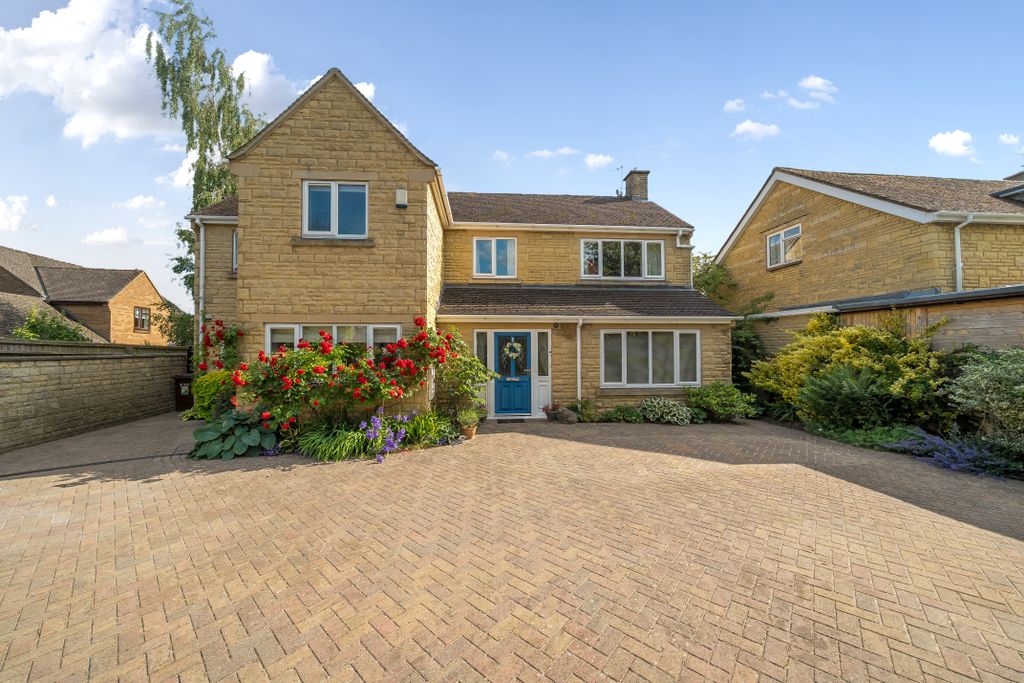 Property photo 1 of 33