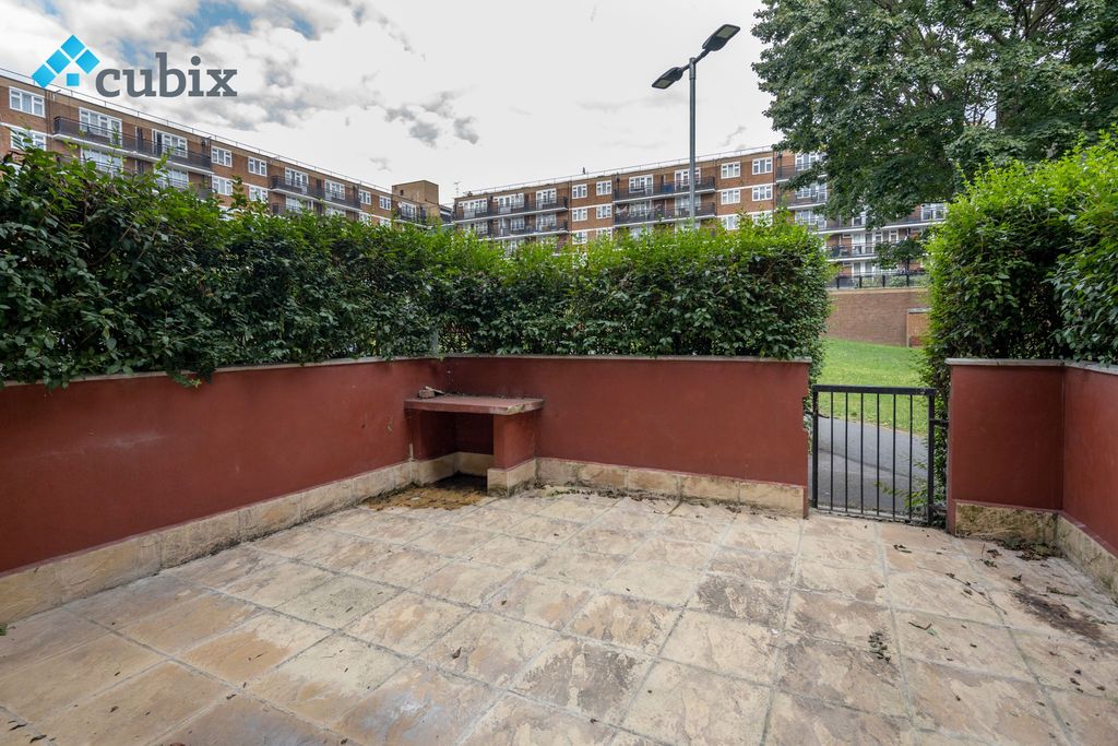 Property photo 2 of 23
