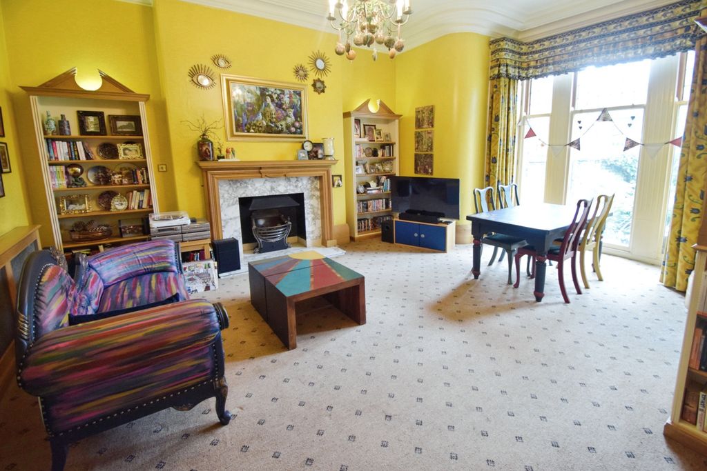 Property photo 3 of 37 36322Cf5-Lounge 201