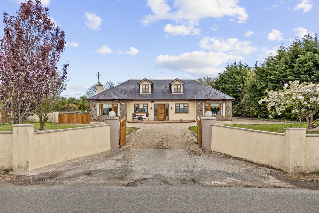 Property photo 2 of 35
