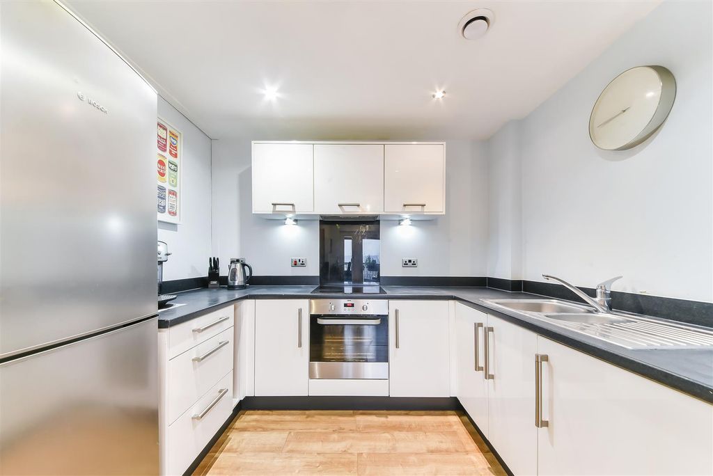 Property photo 2 of 10 Fairthorn Road, 68, 13 (8).Jpg