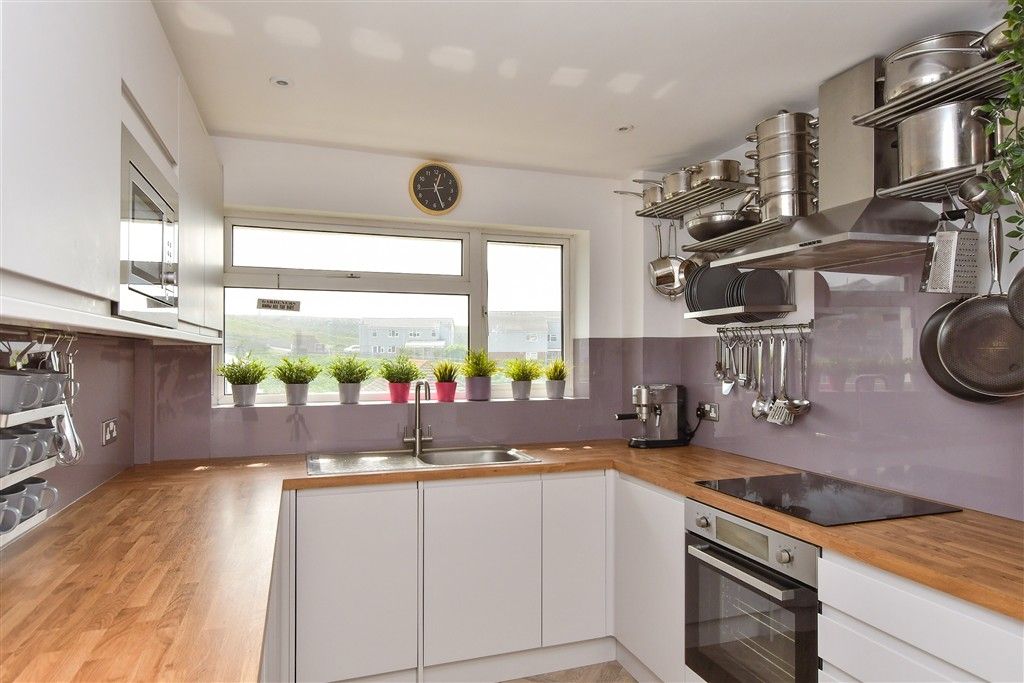 Property photo 1 of 9 Kitchen