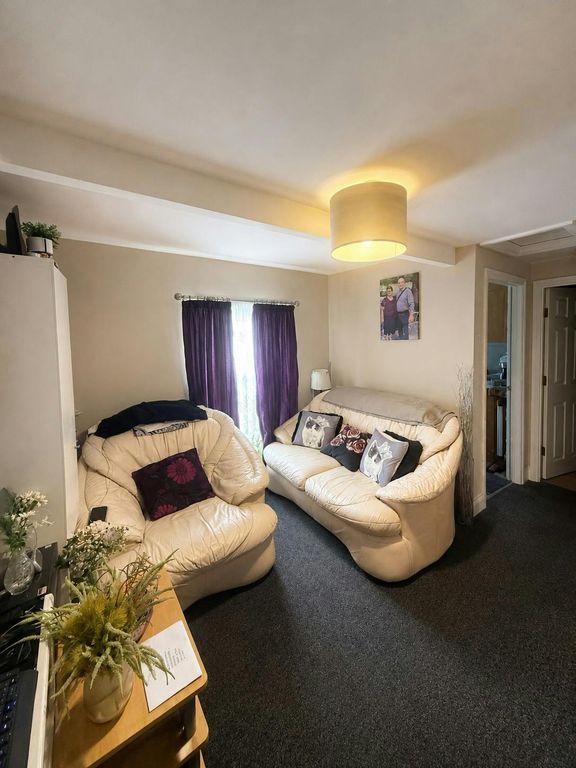 Property photo 2 of 9 F745cd4d-640c-4B26-A747-3553A7Aad3F3.Jpg
