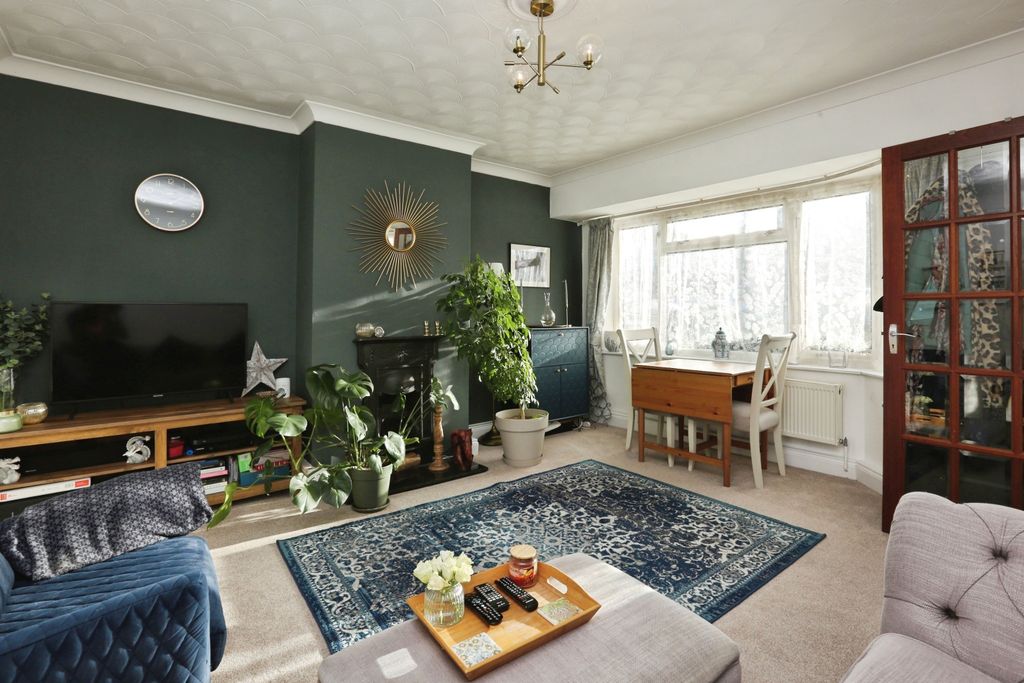 Property photo 3 of 11