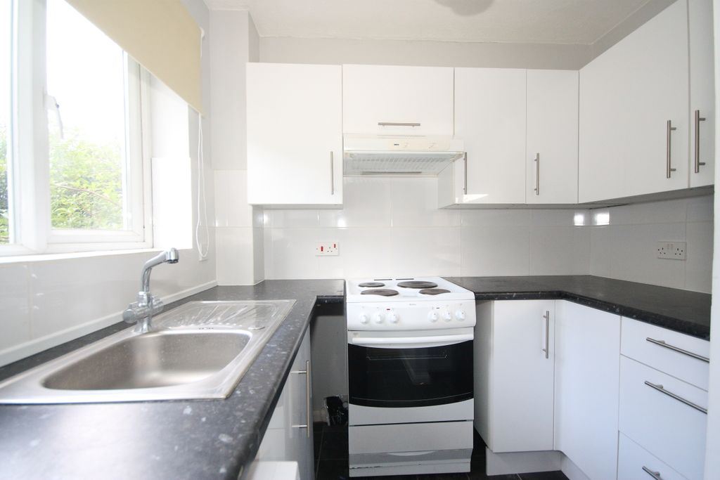 Property photo 3 of 5 Kitchen