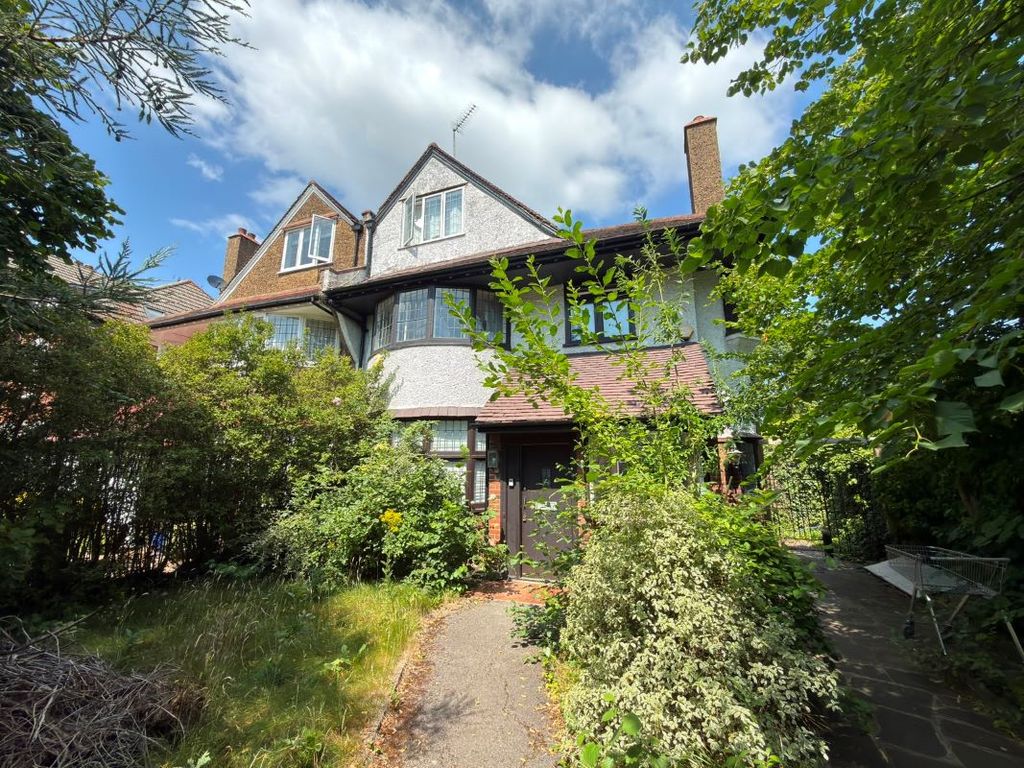 Property photo 2 of 37