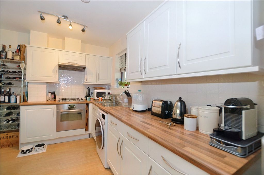 Property photo 3 of 7 Kitchen Area