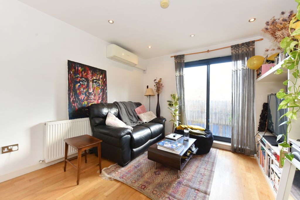 Property photo 1 of 10 Apt 2, 16A Morning Lane (7)