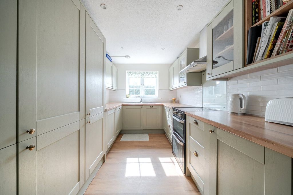 Property photo 3 of 10 3