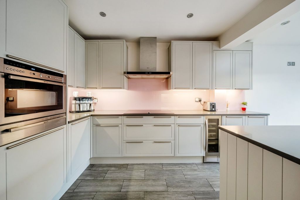 Property photo 3 of 29