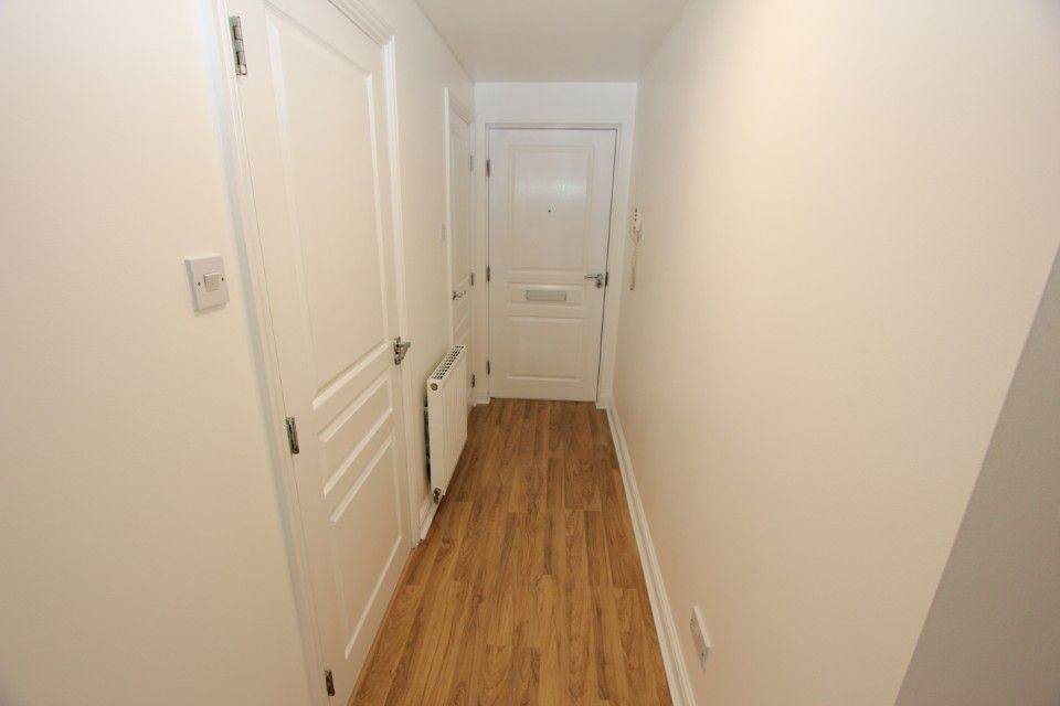 Property photo 3 of 11 Hallway