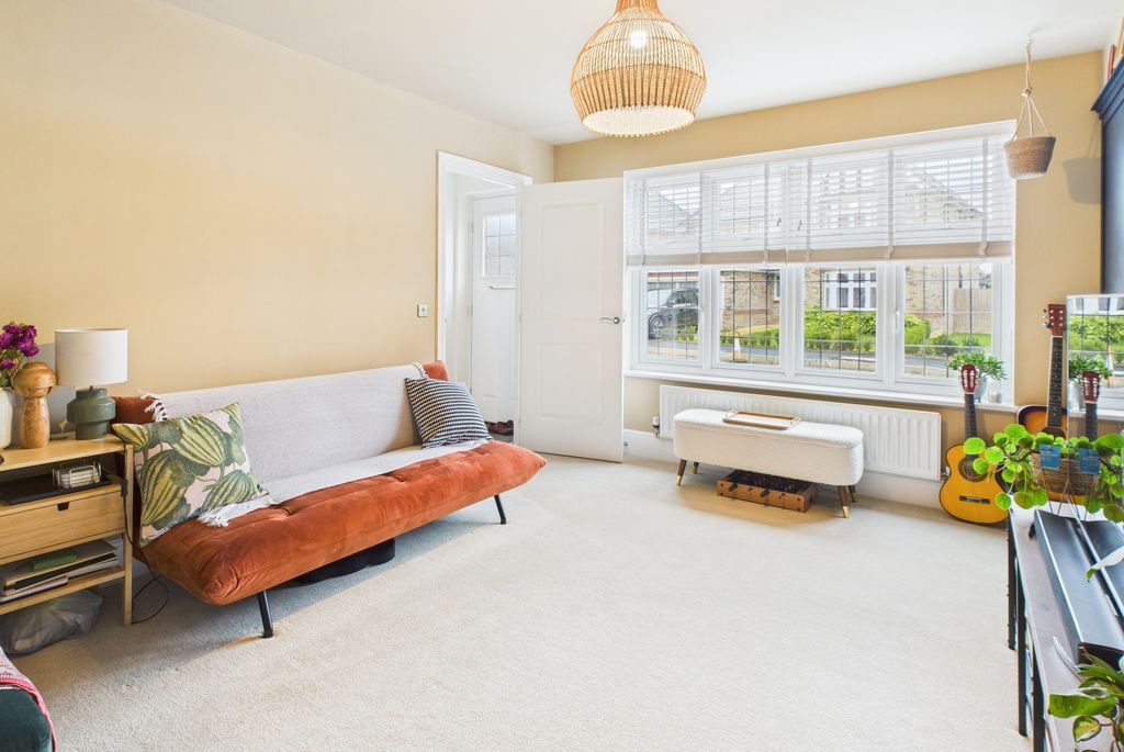 Property photo 3 of 24 Cam02519G0-Pr0351-Still005