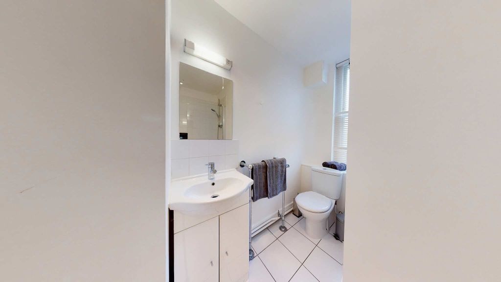 Property photo 3 of 11 Bathroom