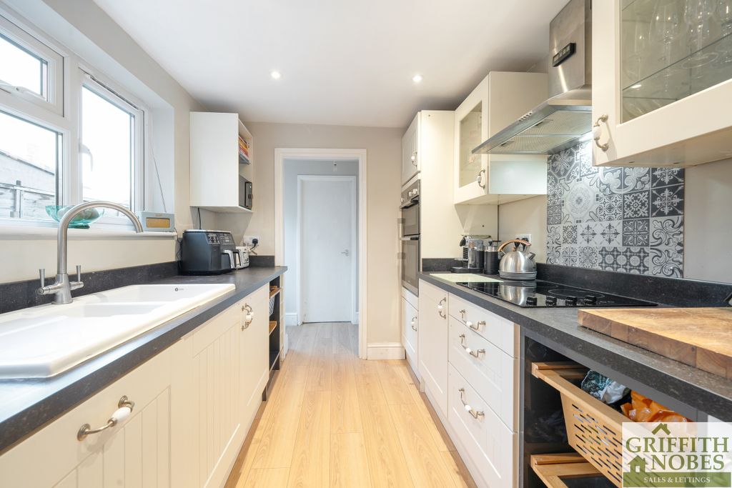 Property photo 3 of 20 Kitchen