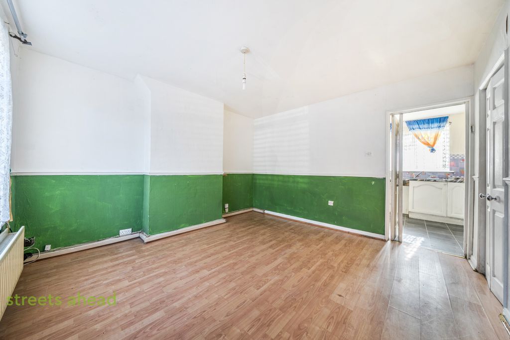 Property photo 2 of 12 91Abc422-10F0-4B5...