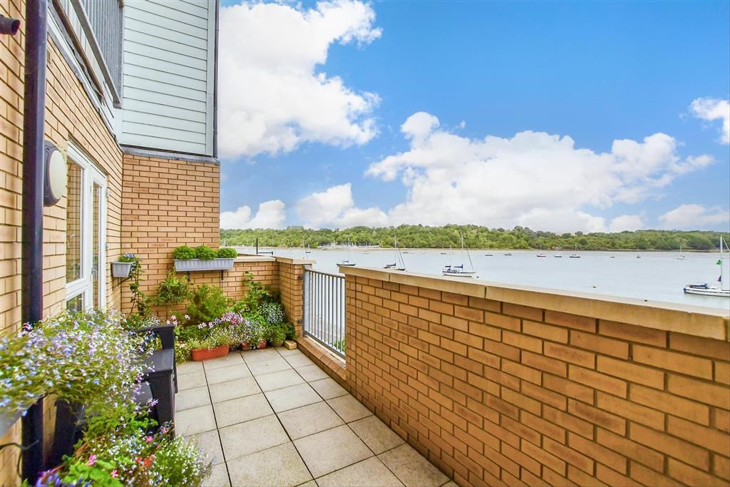 Property photo 1 of 11 Balcony / Terrace