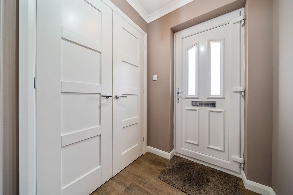 Property photo 3 of 31