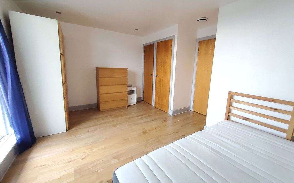 Property photo 2 of 8 Picture No. 17