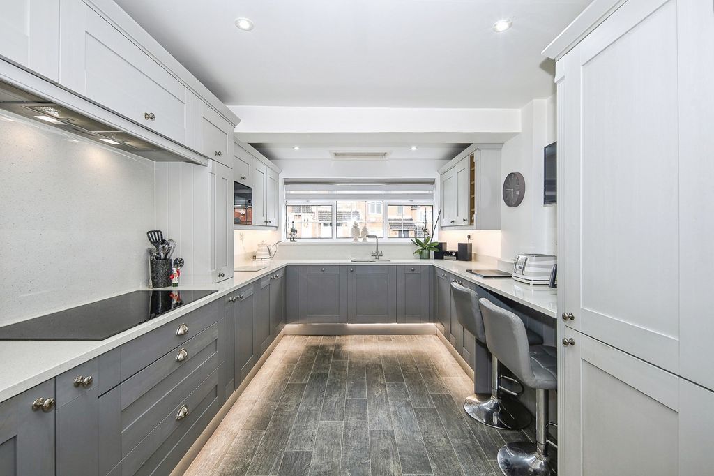 Property photo 3 of 24 Pbox-Img.Jpg