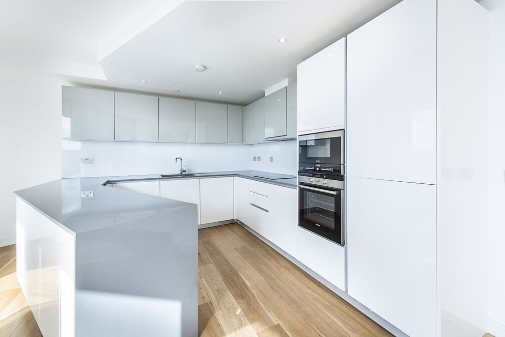 Property photo 2 of 9 Regents Wharf