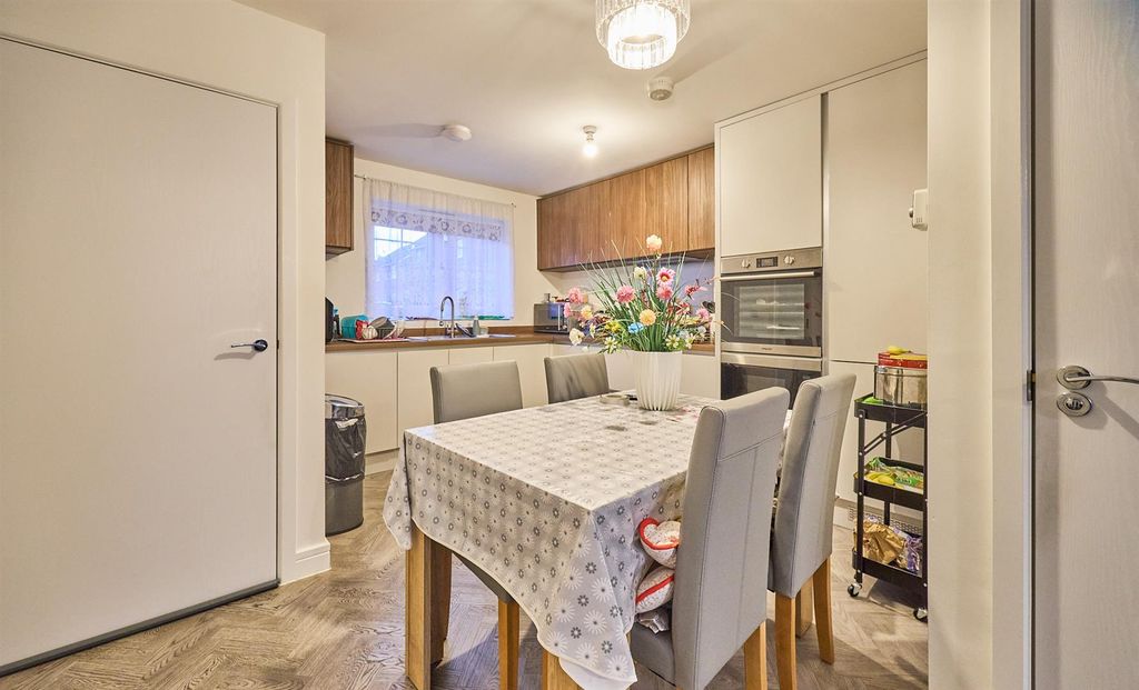 Property photo 2 of 14 Notleyfield Drive, Es 14.Jpg