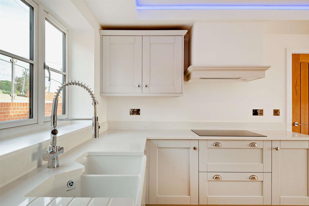Property photo 3 of 38 8651678-Interior23-800.Jpg