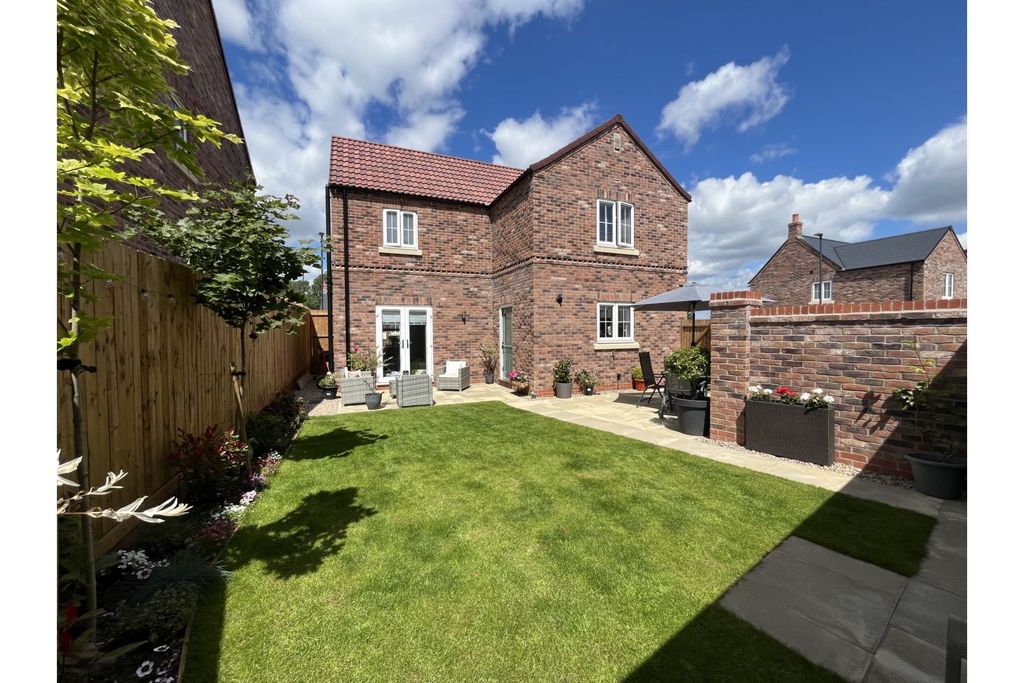 Property photo 3 of 21 Garden