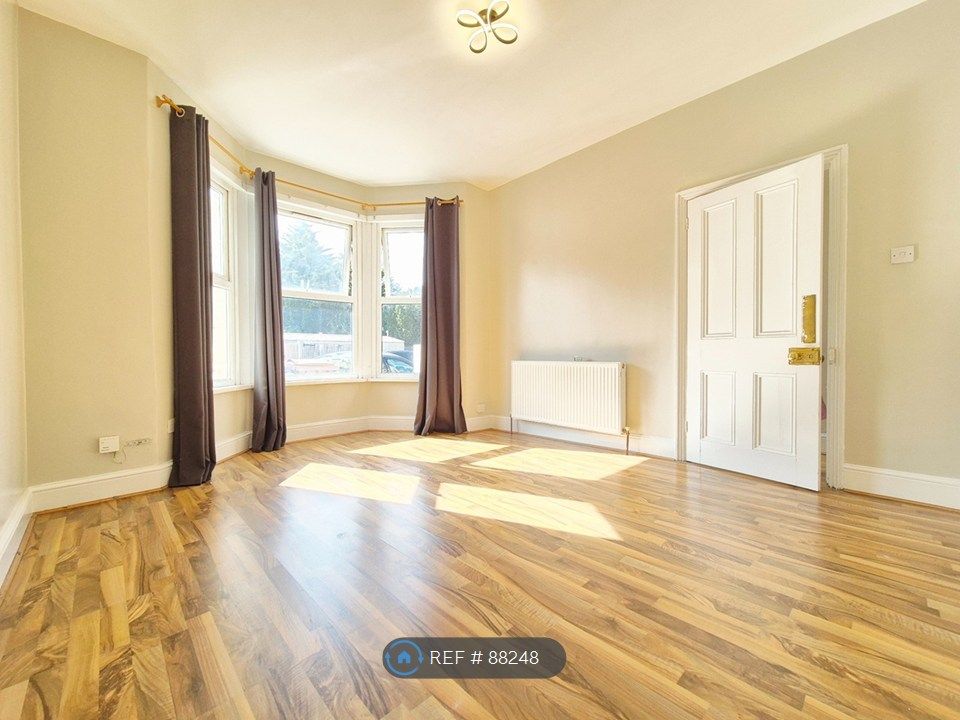 Property photo 1 of 11 Living Room