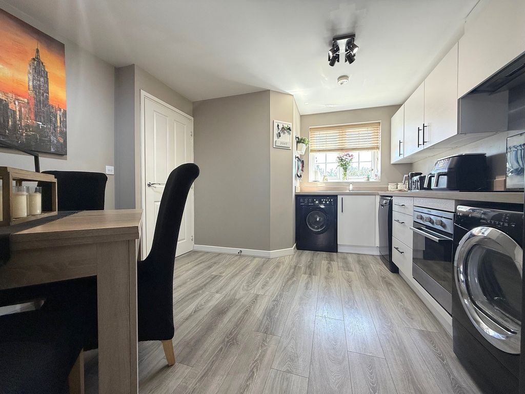 Property photo 3 of 32