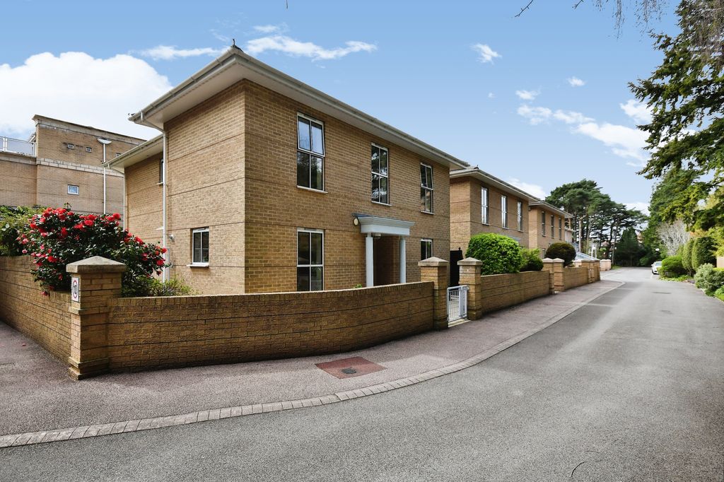 Property photo 1 of 16 Photography