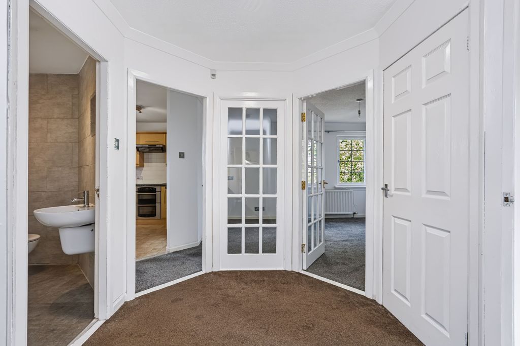 Property photo 2 of 25