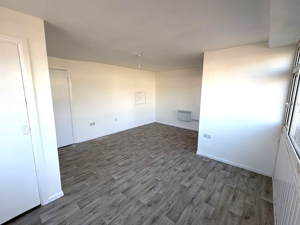 Property photo 3 of 16 Picture No. 09