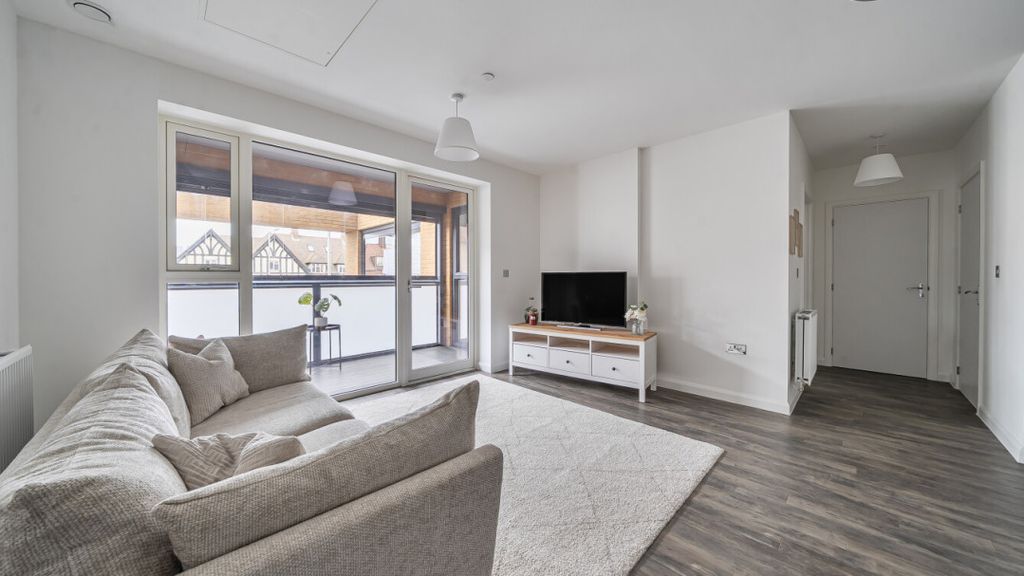 Property photo 3 of 18