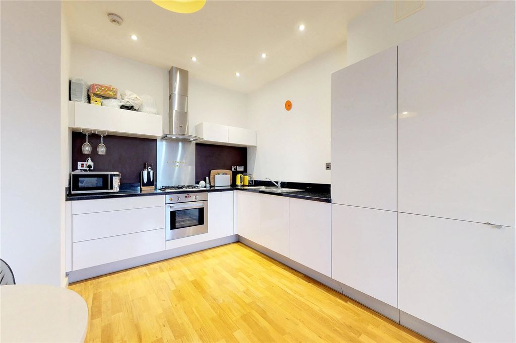 Property photo 2 of 10 Kitchen