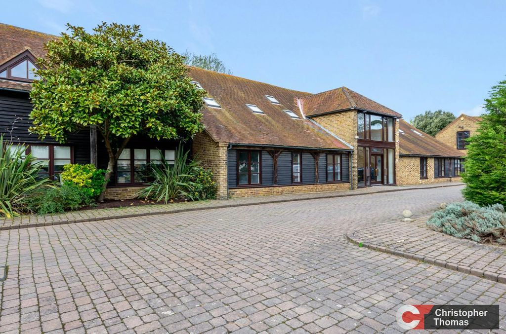 Property photo 1 of 7 Bca8A32B6B1943048A9Fb0d98284d12c.Jpg