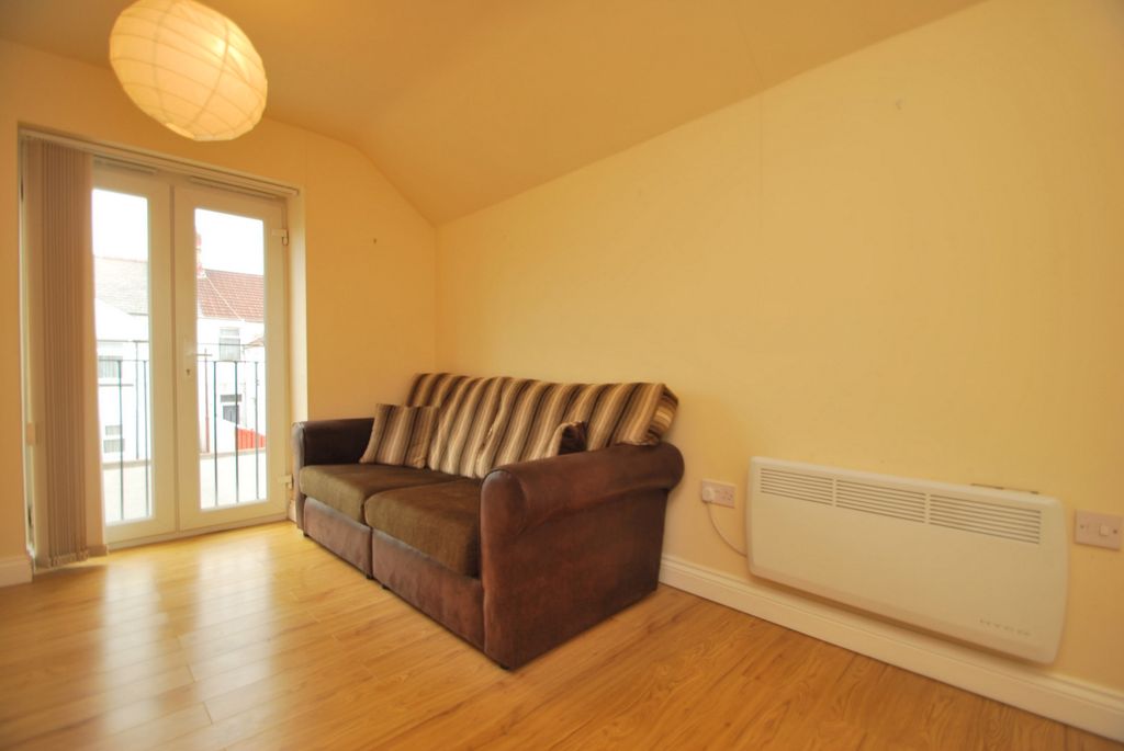 Property photo 3 of 6 Photo 4