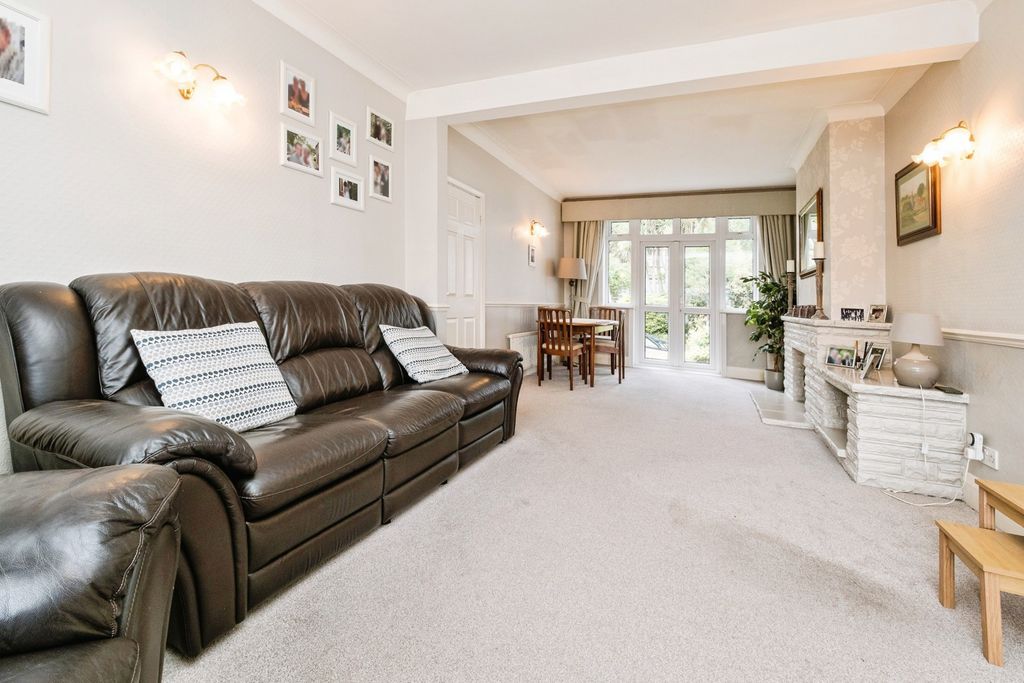 Property photo 2 of 32 Pbox-Img.Jpg