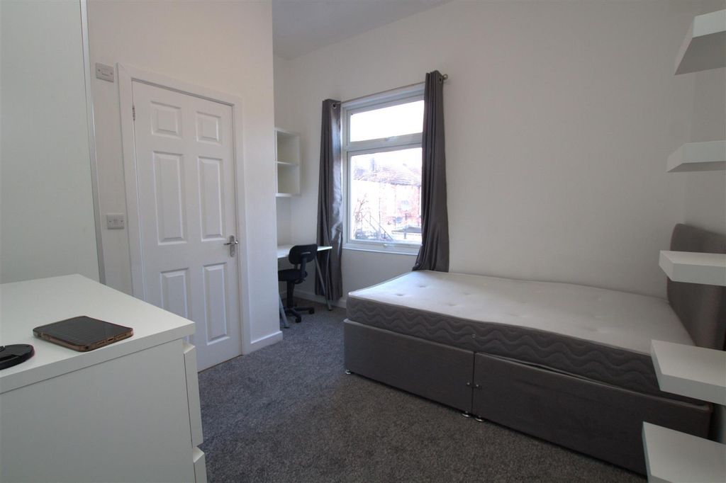 Property photo 1 of 6 Teak Top.Jpg