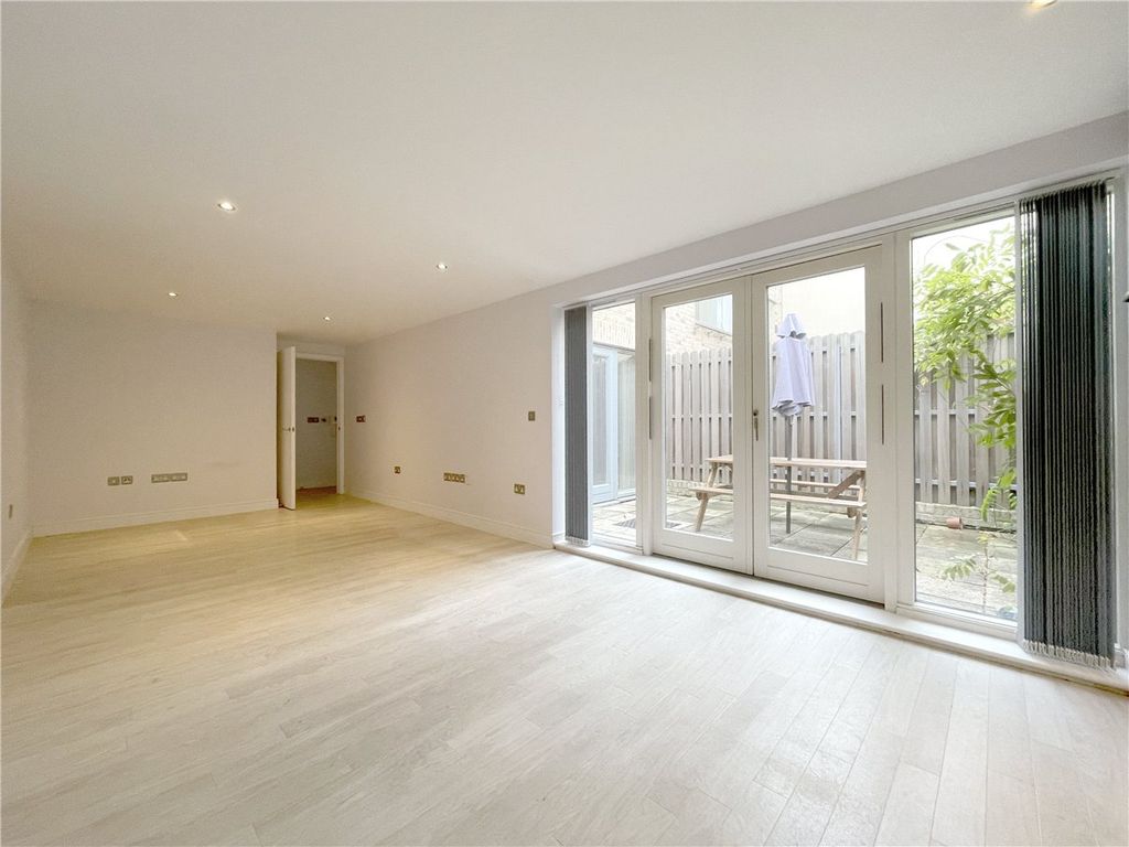 Property photo 2 of 7 Picture No. 13