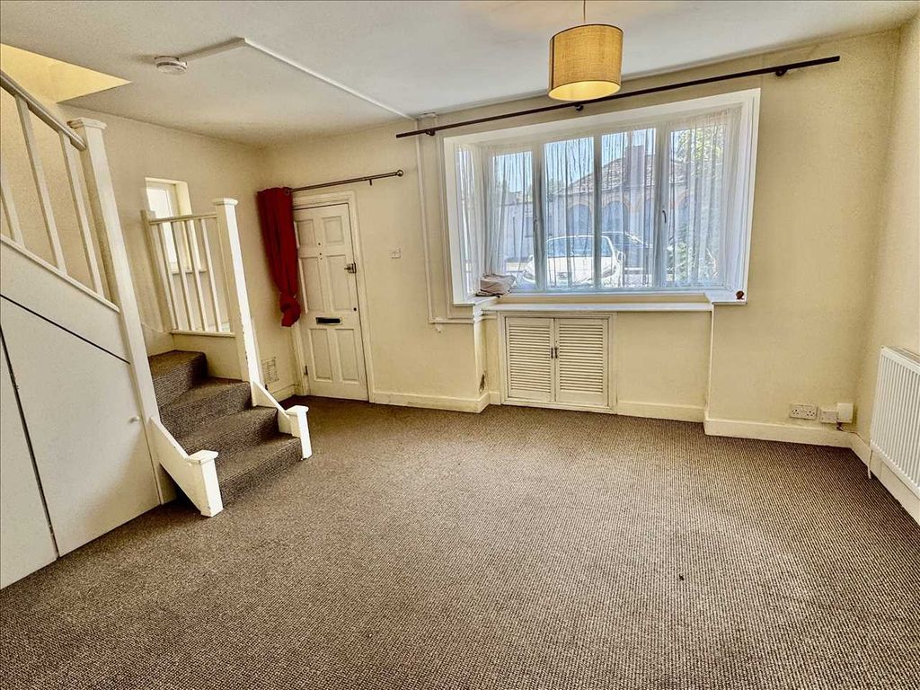 Property photo 3 of 9 Lounge